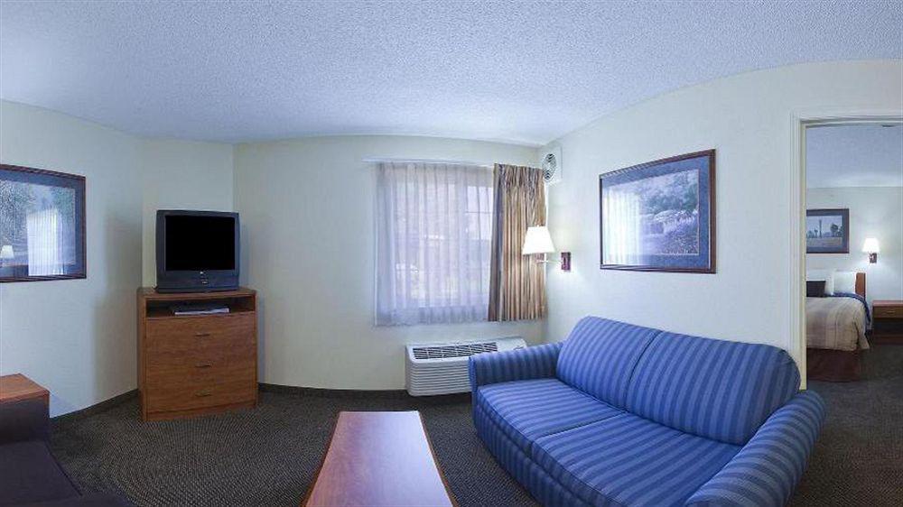 แคนเดิ้ลวูด สวีท นิวพอร์ต นิวส์-ยอร์กทาวน์ Hotel นิวพอร์ตนิวส์ ภายนอก รูปภาพ